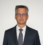 Mewa-Gruppe beruft Dr. Christian Funk zum neuen Vorstandsvorsitzenden Mewa-Gruppe beruft Dr. Christian Funk zum neuen Vorstandsvorsitzenden
