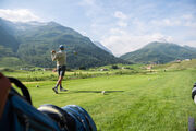 Mit einem Golfschlag eine Ferienwohnung in Andermatt gewinnen.