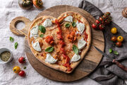 Das perfekte Liebesdinner mit EAT.ch: Herzförmige Pizza zum Valentinstag