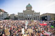 Klimastreik prüft Referendum zum Milliardenkredit für die Flugbranche