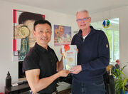 Olympiasieger Donghua Li unterstützt innovative Gesundheitslösung für den Schweizer Markt