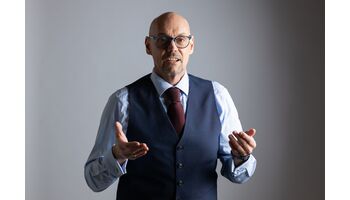 Warum moderne Führung unter Druck zunehmend scheitert – und was sich jetzt ändern muss. Excellence Award für Andreas Gruber beim internationalen Speaker Slam