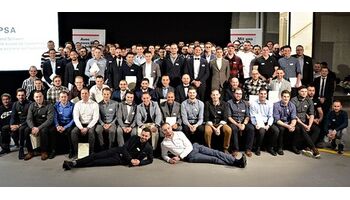 Fachausweisübergabe an Automobildiagnostiker/-innen und Automobil-Werkstattkoordinatoren - 153 neue Fachkräfte für die Autowelt