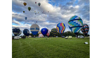 Über Gossau strahlt zum 1200-Jahr-Jubiläum ein bunter Ballonhimmel