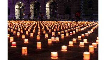 Eine Million Sterne: Ein Lichtermeer gegen Armut auf dem Bundesplatz