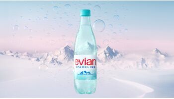 evian Sparkling: Die ikonische Marke lanciert ihre prickelnde Neuheit