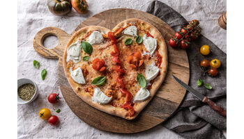 Das perfekte Liebesdinner mit EAT.ch: Herzförmige Pizza zum Valentinstag