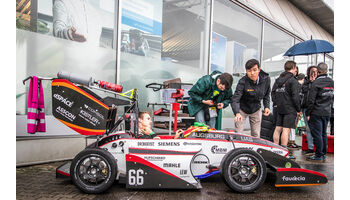 Studenten aus aller Welt messen sich bei der Formula Student Germany 2018