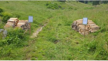 Holzträgete für sieben leuchtende Gipfel