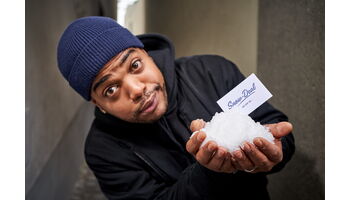 Comedian Kiko als Snow-Dealer unterwegs