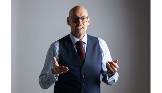Warum moderne Führung unter Druck zunehmend scheitert – und was sich jetzt ändern muss. Excellence Award für Andreas Gruber beim internationalen Speaker Slam