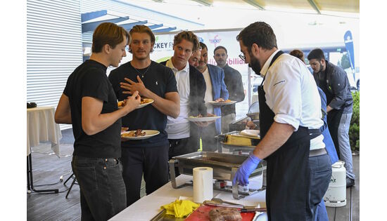 14. Golf-Hockey-Final trotzt Regen und sammelt 30’000 Franken für den Nachwuchs 14. Golf-Hockey-Final trotzt Regen und sammelt 30’000 Franken für den Nachwuchs