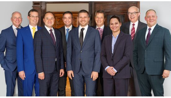 Personelle Neuzugänge – deutliche Verjüngung des Teams und weiterer Ausbau der bankenunabhängigen Technologie-Plattform Personelle Neuzugänge – deutliche Verjüngung des Teams und weiterer Ausbau der bankenunabhängigen Technologie-Plattform