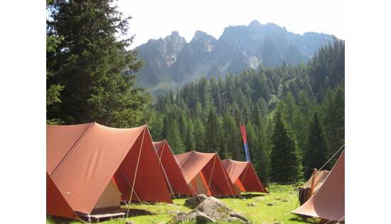 Zum Pressefach von Zelthangar