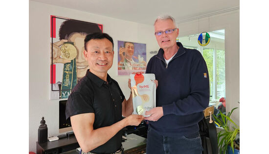 Olympiasieger Donghua Li unterstützt innovative Gesundheitslösung für den Schweizer Markt Olympiasieger Donghua Li unterstützt innovative Gesundheitslösung für den Schweizer Markt