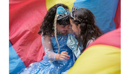 Yara taucht auf Schloss Laufen in eine wunderbare Prinzessinnen-Welt ein Yara taucht auf Schloss Laufen in eine wunderbare Prinzessinnen-Welt ein