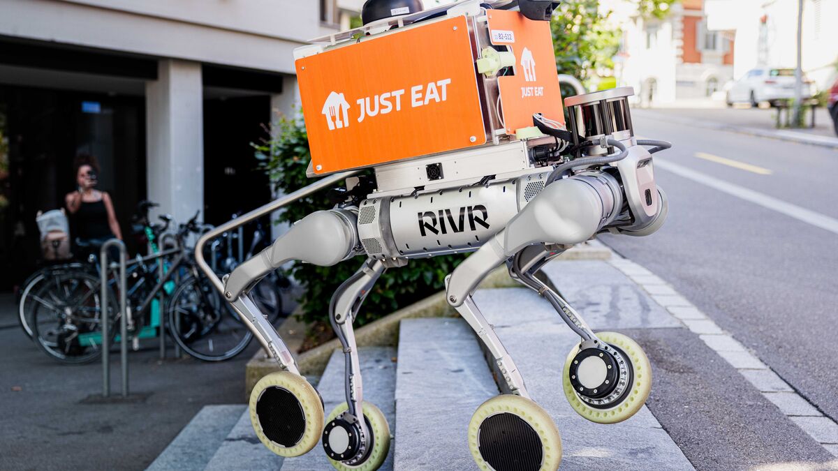 Just-Eat-und-das-Schweizer-Robotikunternehmen-RIVR-liefern-mit-KI-Robotern-Essen-aus