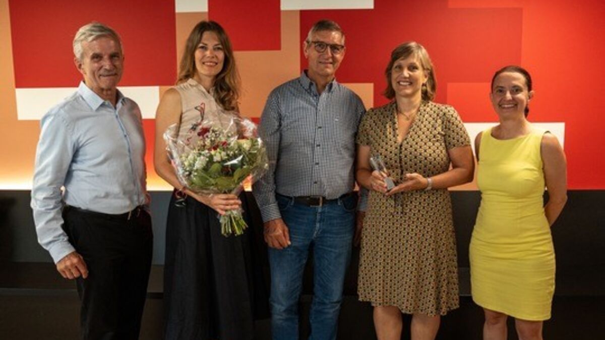 Rotkreuzpreis-f-r-newTree-und-STOP-SUICIDE