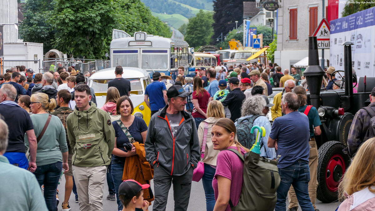 Mobiles-Freilichtmuseum-an-Pfingsten-ber-500-Oldtimer-rollen-nach-Sarnen