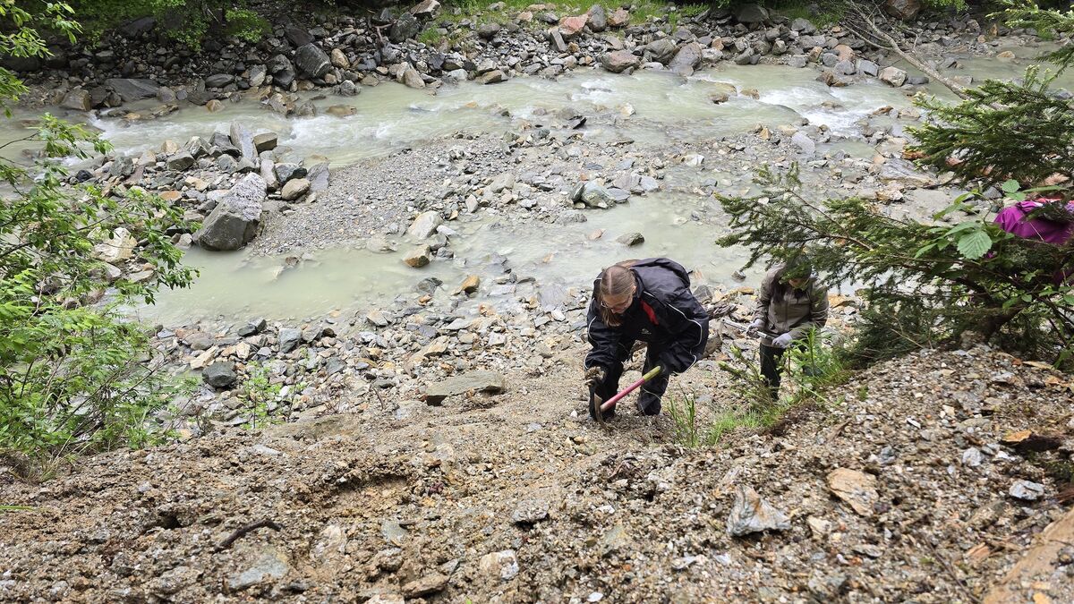 Stiftung-Wunderlampe-Kimberly-auf-Schatzsuche-in-der-Surselva