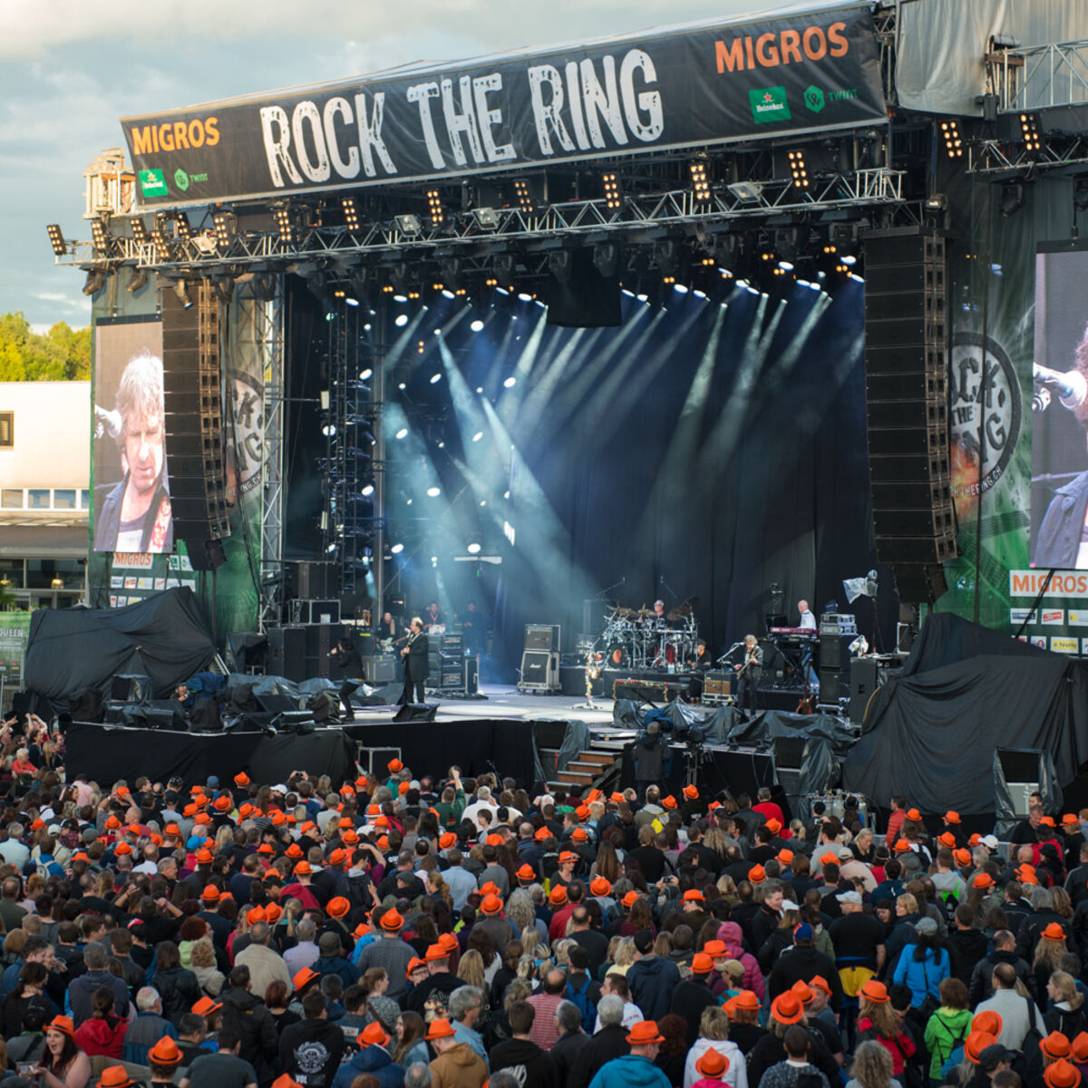 Erfolgreicher erster Tag am Rock the Ring 2016: Königliche Eröffnung ...